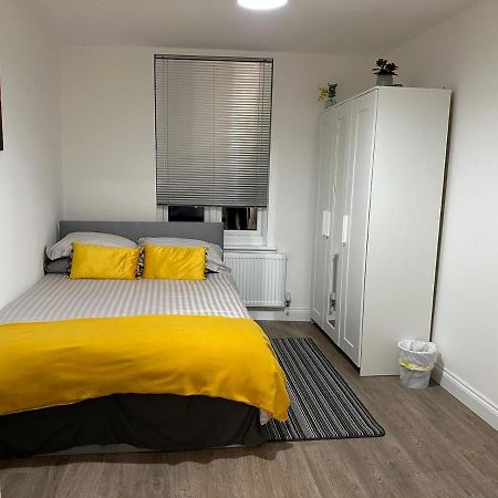 2 Bedroom Apartment Londra Esterno foto