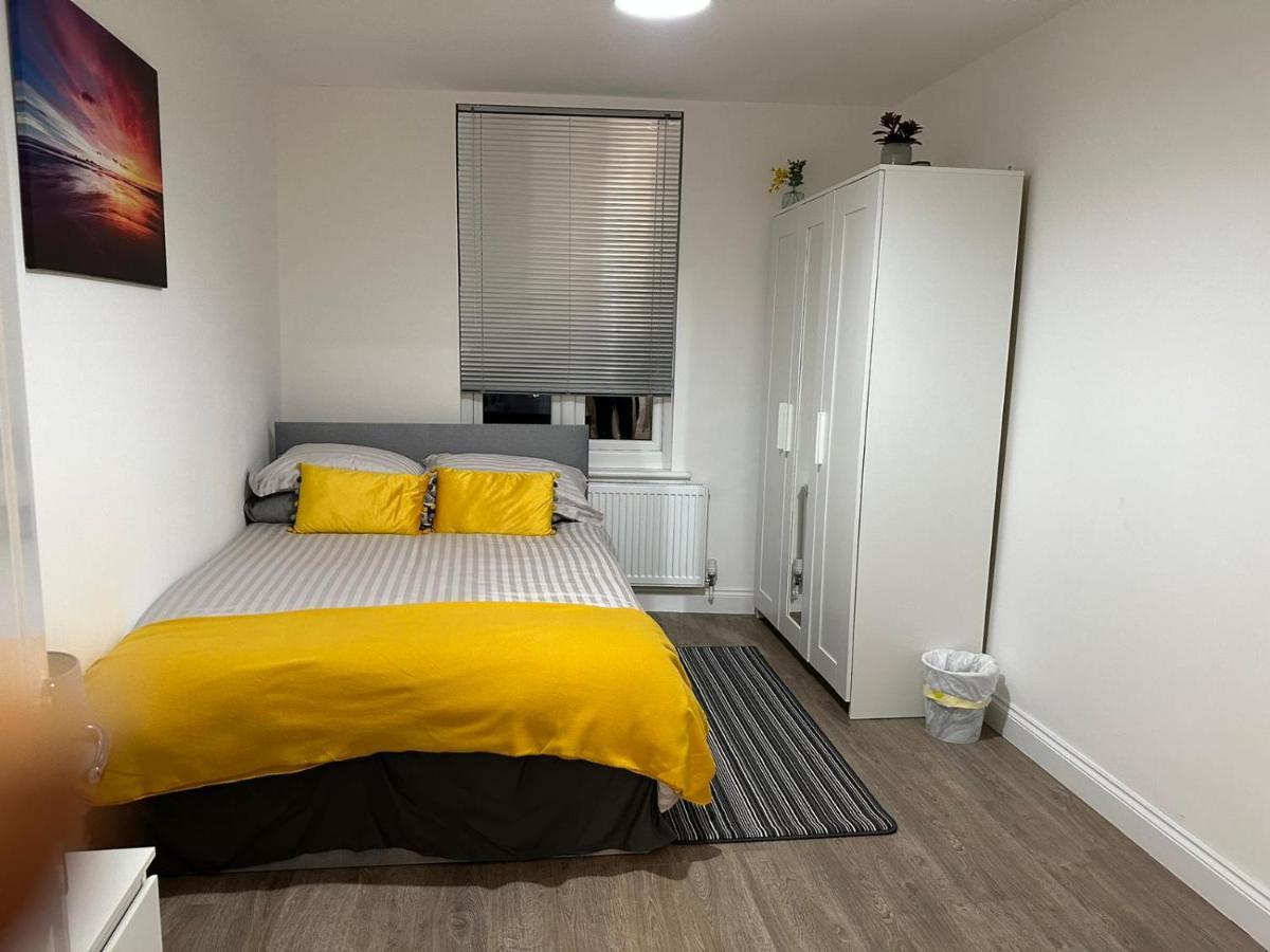2 Bedroom Apartment Londra Esterno foto